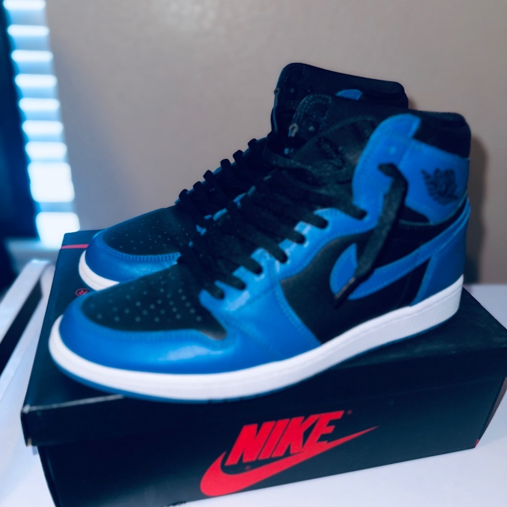 Nike Jordan 1 Retro High OG Shoes in Dark Marina Blue/White/Black